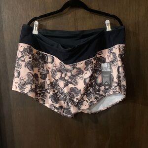 Oiselle Black & Pink Rose Botanical Print Toolbelt Roga Shorts size 16/18